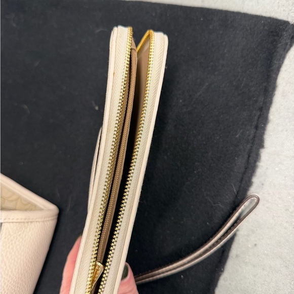 Coach City Tote with matching Coach Accordian Zip Wallet/Wristlet - Picture 7 of 15